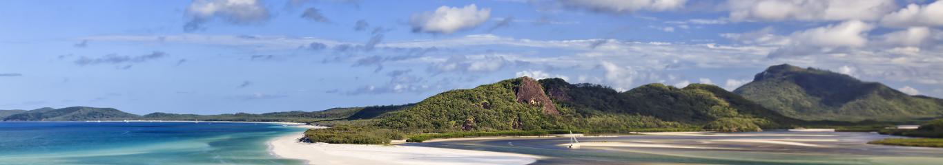 Whitsundays Bay Hill beach 